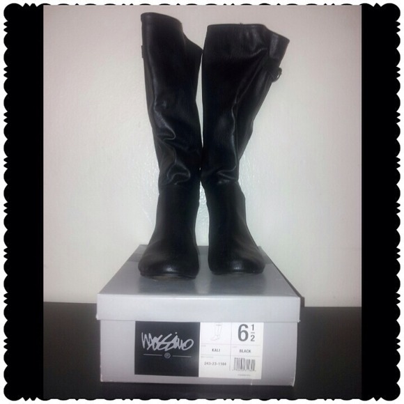 ** SOLD ** Mossimo boots