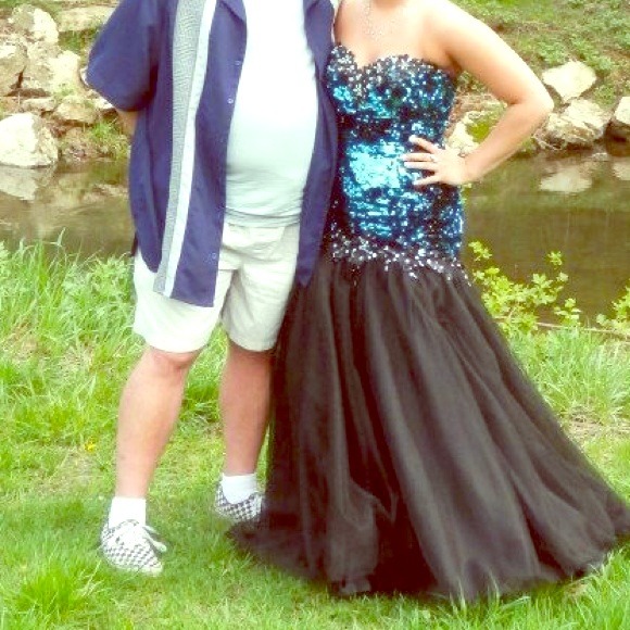 Prom dress. Corset back. Size 8. Negotiable!