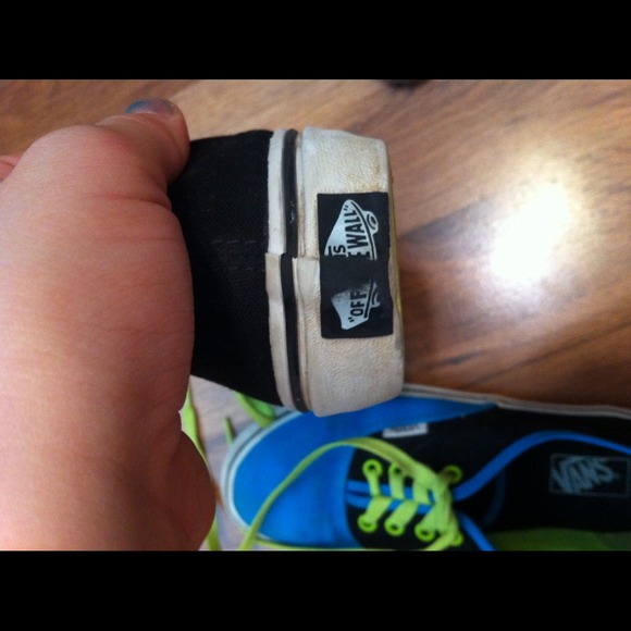 Vans - Picture 2 of 2