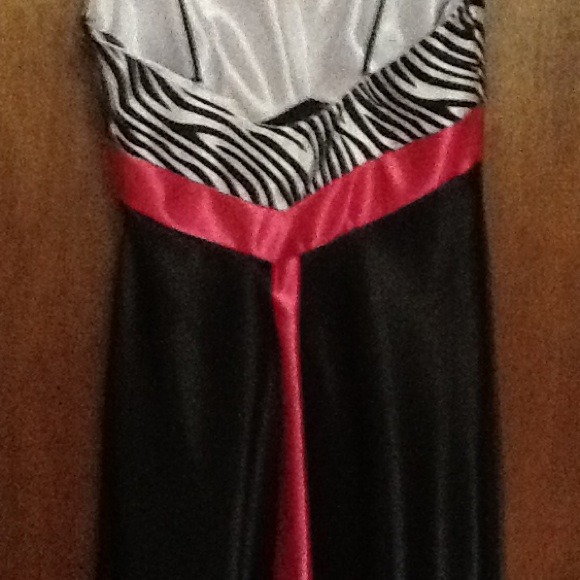 Prom dress - Picture 3 of 4