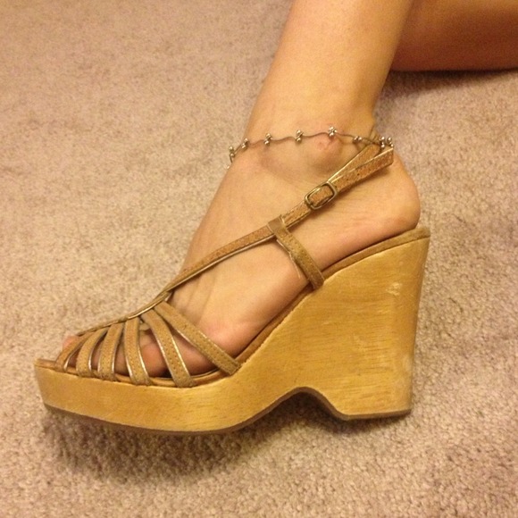 Brown/tan wedges