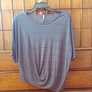 🚨🎉REDUCED🎉🚨 Striped dark blue top