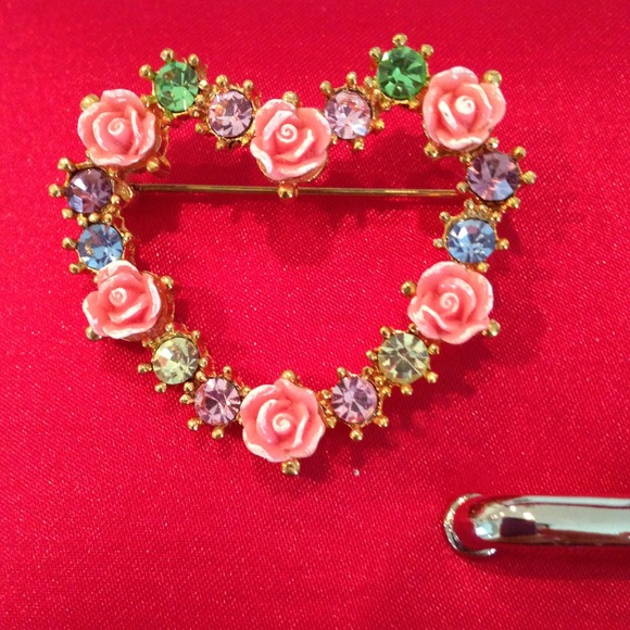 Avon flowers heart pin - Picture 1 of 2
