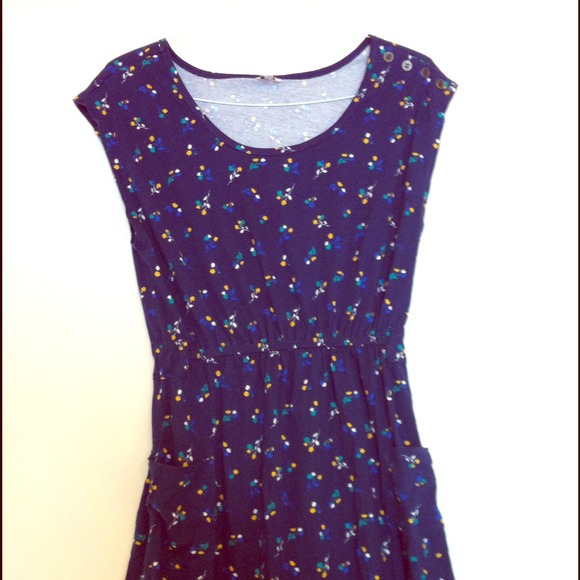 Blue Dress with Flowers - Picture 1 of 4