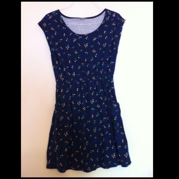 Blue Dress with Flowers - Picture 3 of 4