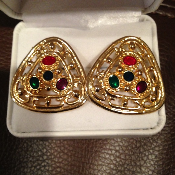 💵MUST HAVE🌟Gold Plated Earring🌟 - Picture 2 of 3