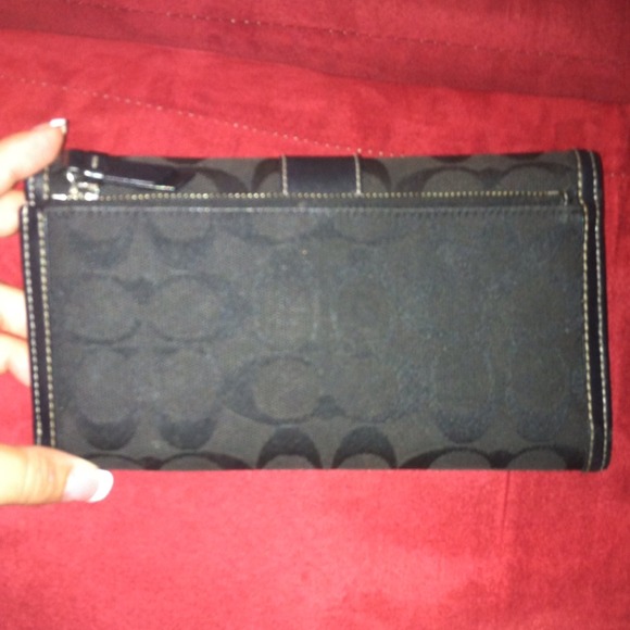 100% Authentic Coach Wallet - Picture 3 of 4