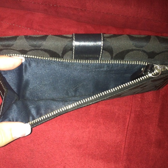 100% Authentic Coach Wallet - Picture 4 of 4