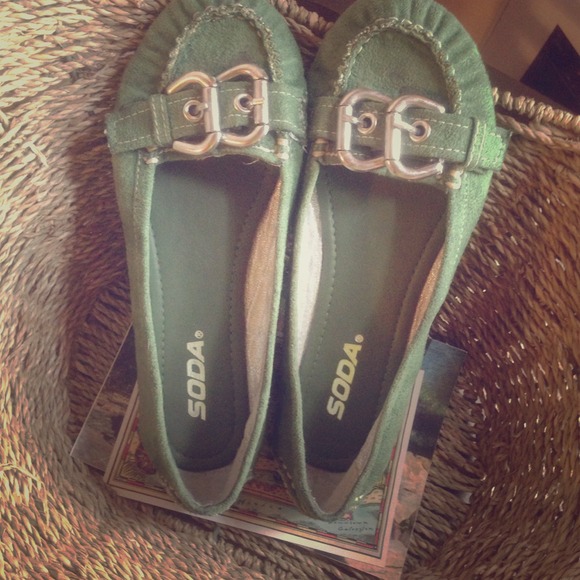 💞Green Moccasin Loafers💞 - Picture 1 of 2