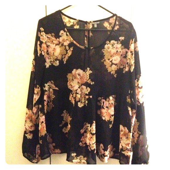 ❌ SOLD ❌ - Floral Baby Doll Top🌸 NWOT ~