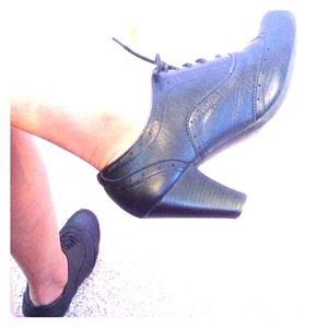 2.5" black heeled booties!