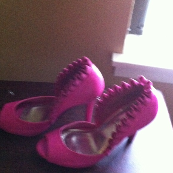 Beautiful pink heels ;)
