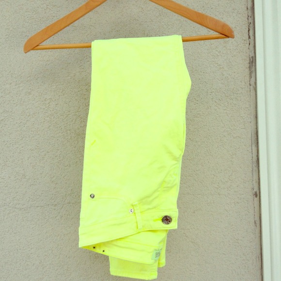 **SOLD**NWOT Express brand neon yellow jeans.