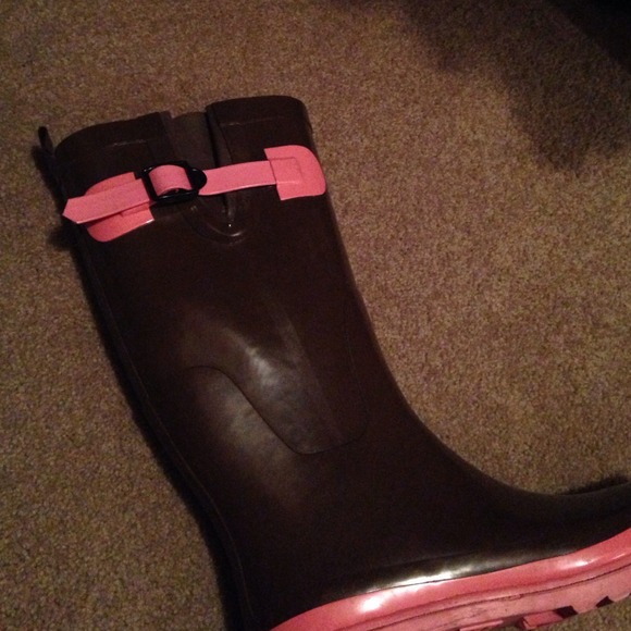 Rainboots! - Picture 2 of 2
