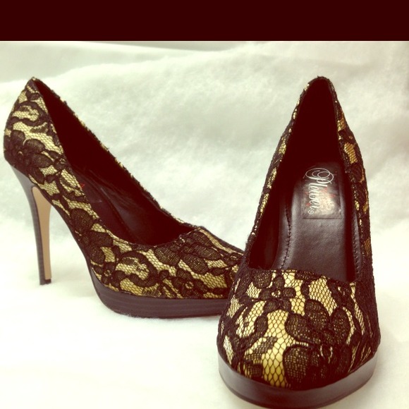 Pleaser size 9 platform pumps