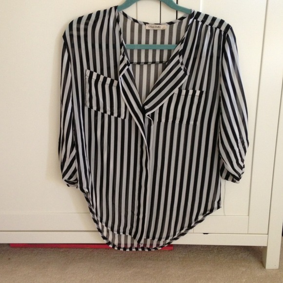 SOLD🎉 Black and White Chiffon Striped Blouse