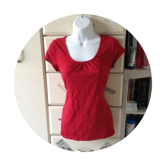 simple red top