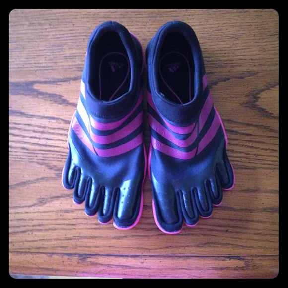 Adidas Toes Running Shoes
