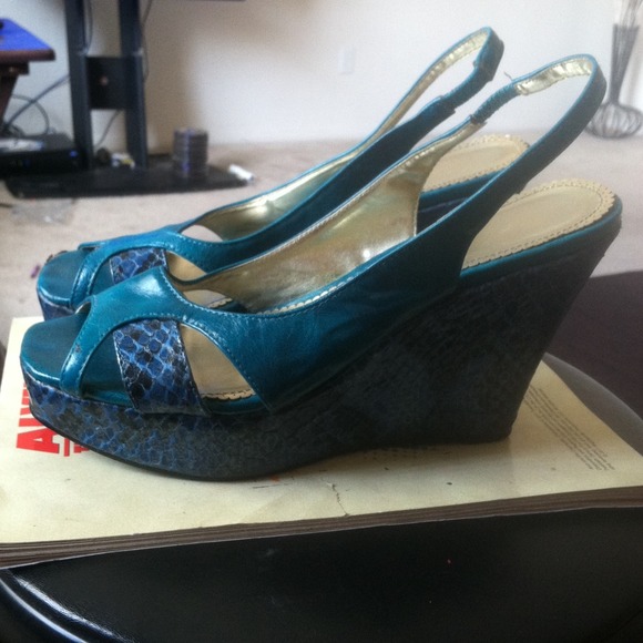Teal n snake skin heels