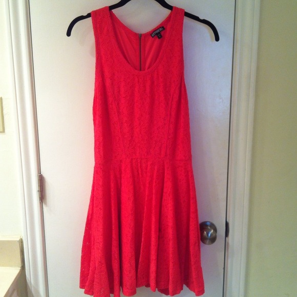 Express lace dress - Picture 1 of 4