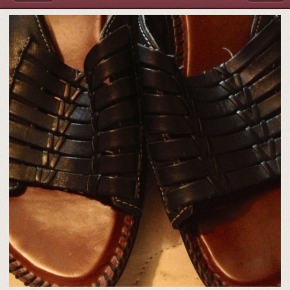 SaintJohns black sandals
