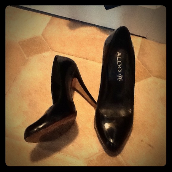 ✋🚫SOLD on Craigslist Aldo Pumps