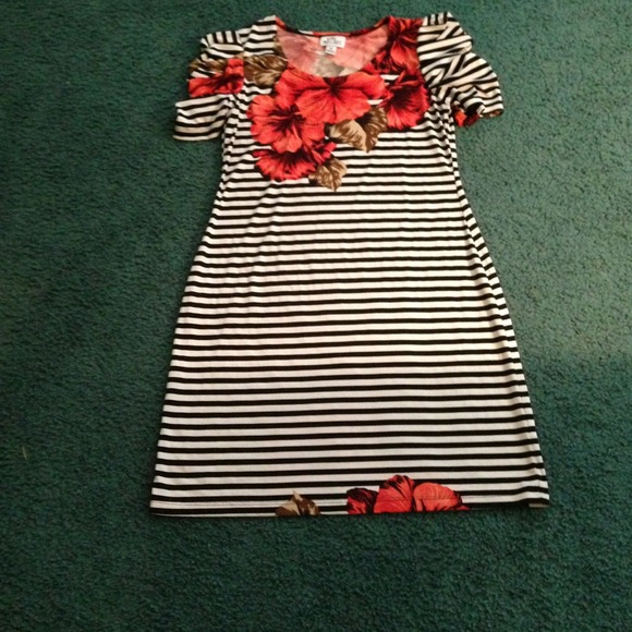 ✨Reduced Price: B/W striped + flowers dress