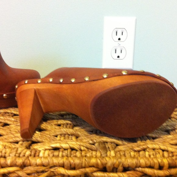 Express Clogs - Picture 3 of 3