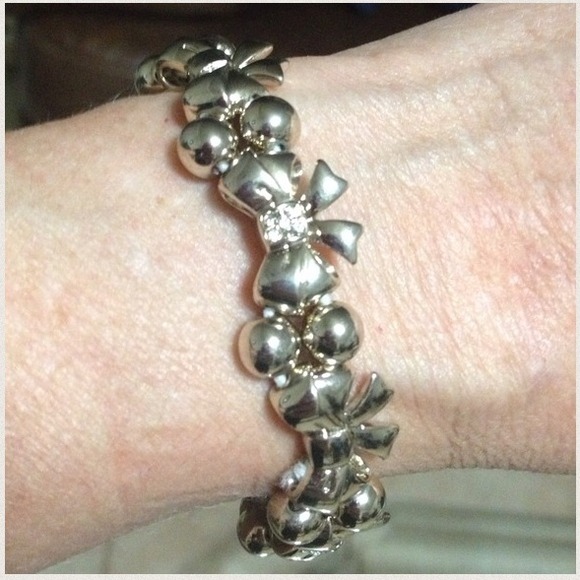 Silver Tone Bow bracelet