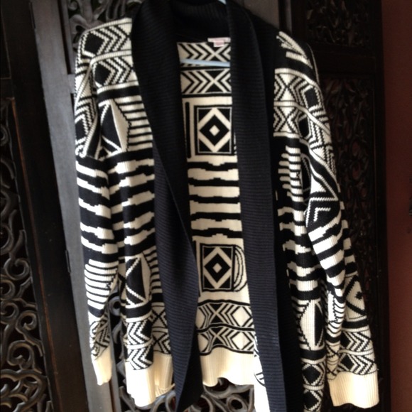 Xhilaration Sweaters - Tribal Oversized Sweater 😍