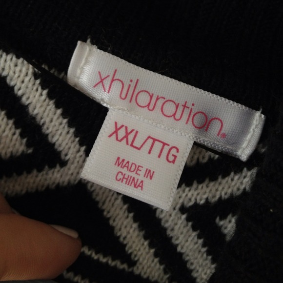 Tribal Oversized Sweater 😍 - Picture 2 of 3