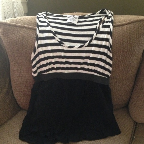 Kirra tank top with elastic midsection - Picture 2 of 3