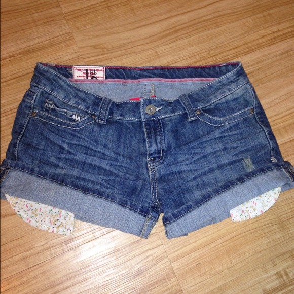 Denim Peek-a-boo Pocket Shorts Size13