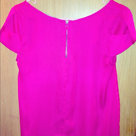 🚫 SOLD 🚫 F21 Hot Pink Satin Top - Picture 2 of 2