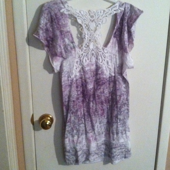Blouse ✨Negotiable✨ - Picture 2 of 2