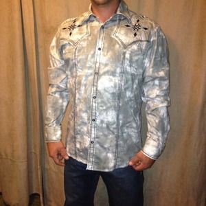 Men's ROAR button up!