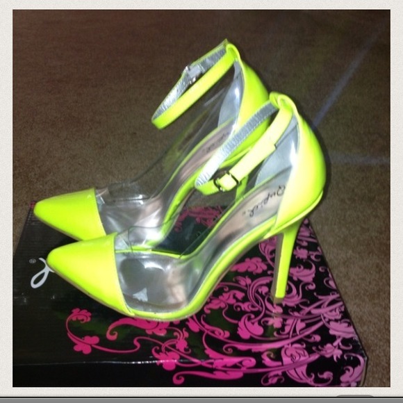 SOLD!!! ✅Neon PVC pumps size7. Fits more like a 6