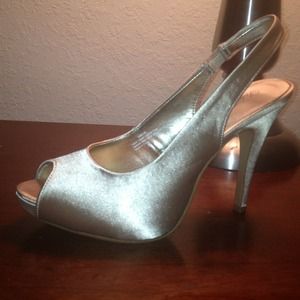 Size 8 Lulu Townsend Pumps in Champagne