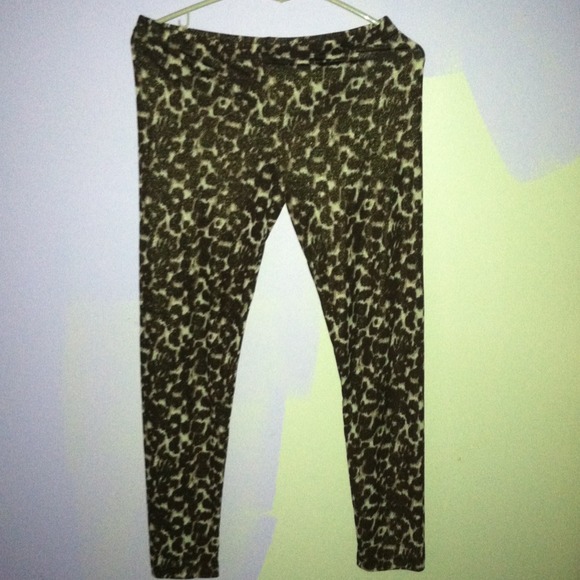 Brown cheetah leggings