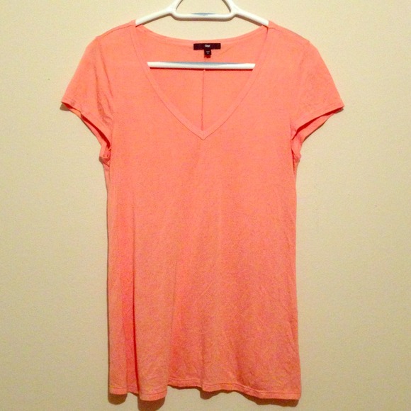 SOLD IN BUNDLE Gap vneck bundle