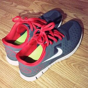 Nike Free 4.0 V2 Running Shoes