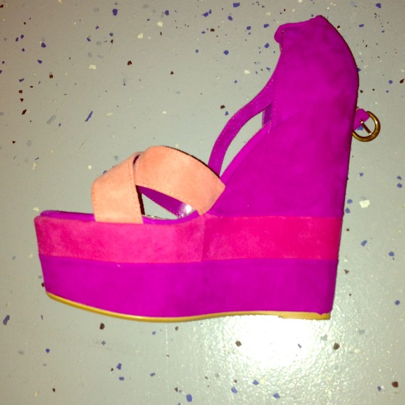 ❌❌TRADED❌❌ Spring Wedge by H by Haltston