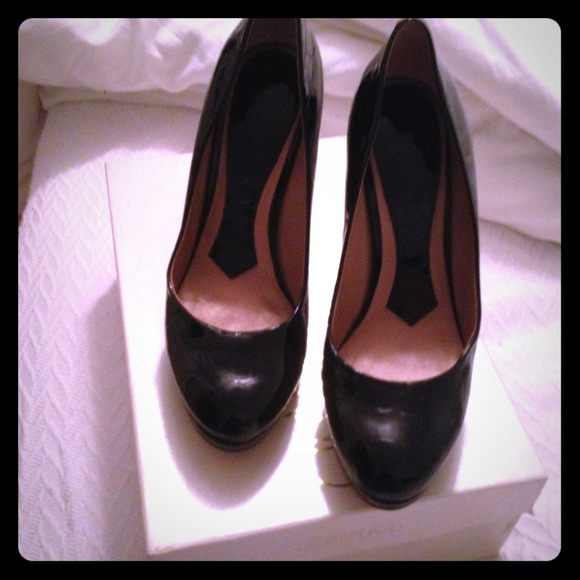Joan and David size 7.5 black pumps