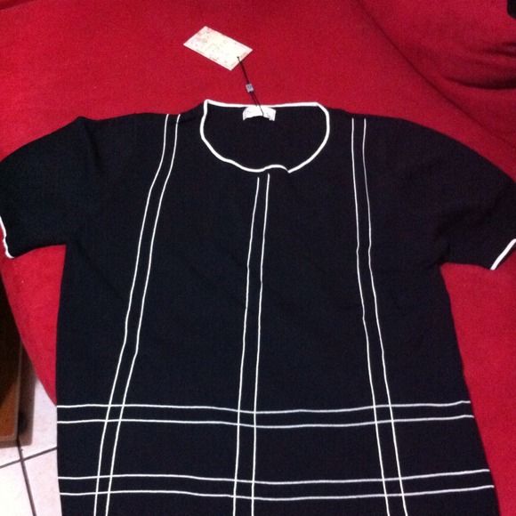 😎SOLD IN BUNDLE BNWT Short Sleeve Top😎