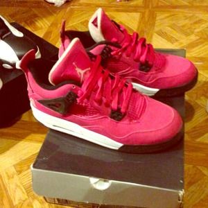 Jordan. 6.5 retro 4 hot pink