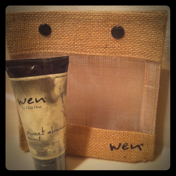WEN by Chaz Cleansing Conditioner & Travel bag