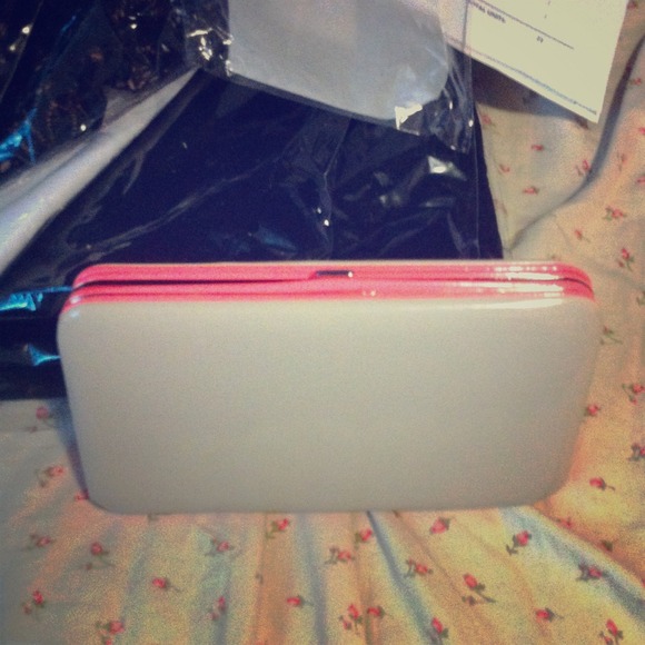 💢SOLD IN BUNDLE💢New nude and coral clutch/wallet