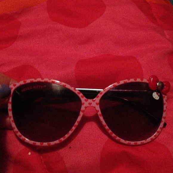 I have too many sunglasses. These are adorable !
