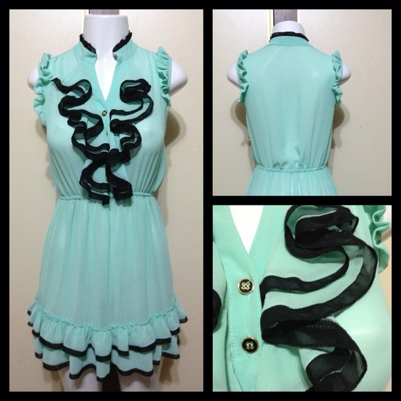❌SOLD❌❤Gorgeous dress with ruffles!