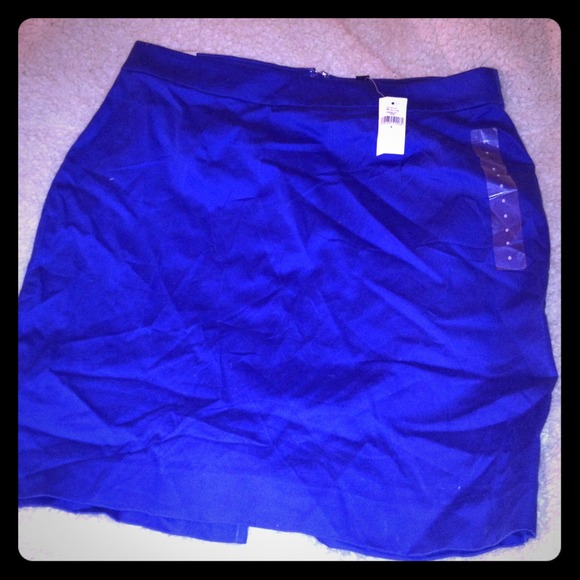🚫SOLD🚫Cobalt Blue GAP skirt, size 6 NWT